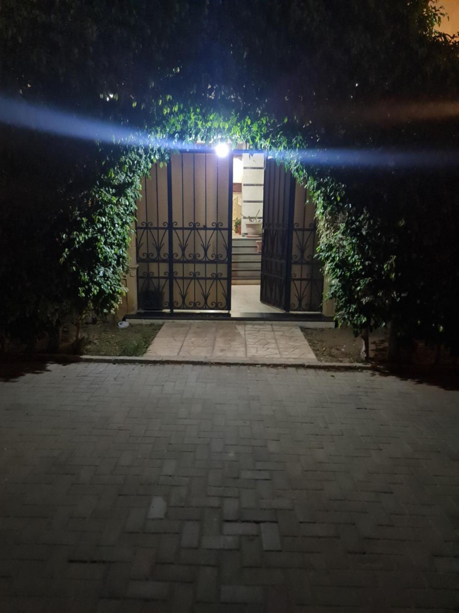 Garden View Royal 284, 10 Min To Airport 1 Min To Water Way, New - El Banafseg Apartamento