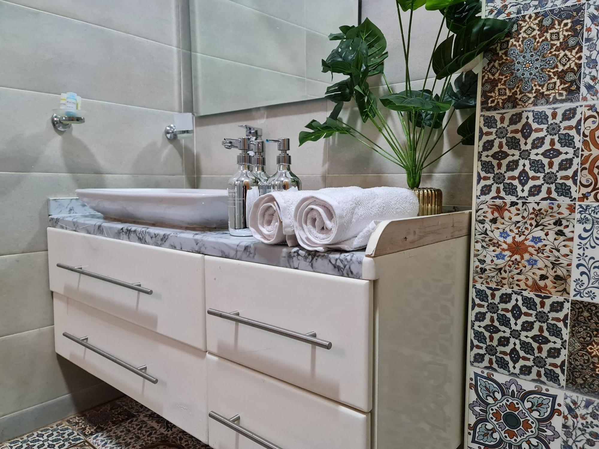 Garden View Royal 284, 10 Min To Airport 1 Min To Water Way, New - El Banafseg *