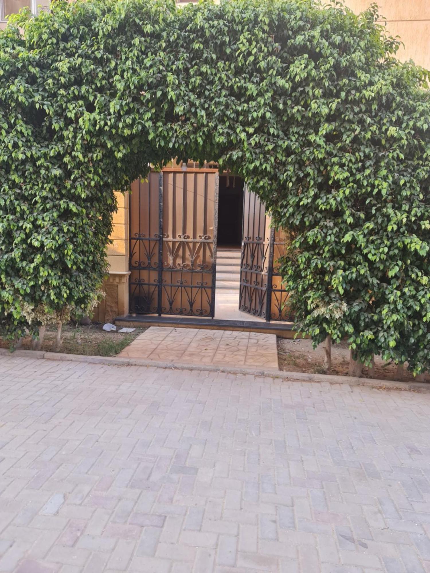 Garden View Royal 284, 10 Min To Airport 1 Min To Water Way, New - El Banafseg